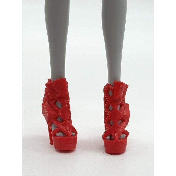 Ever After High Doll Lizzie Hearts Book Party Red Card & Rose Shoes - Picture 1 of 3